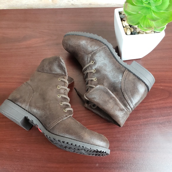 white mountain shoes cliffs